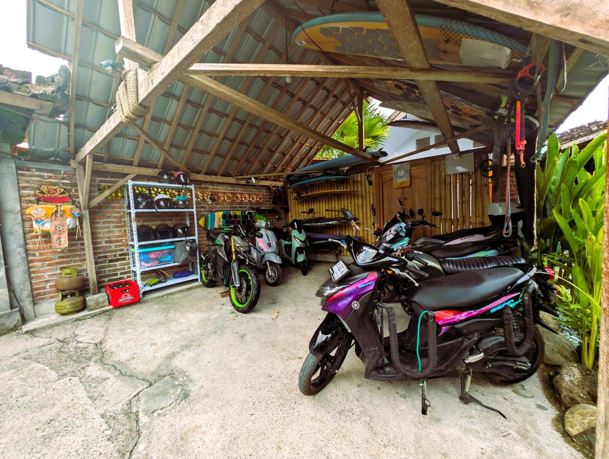 Ayumar Homestay Medewi Pulukan Buitenkant foto
